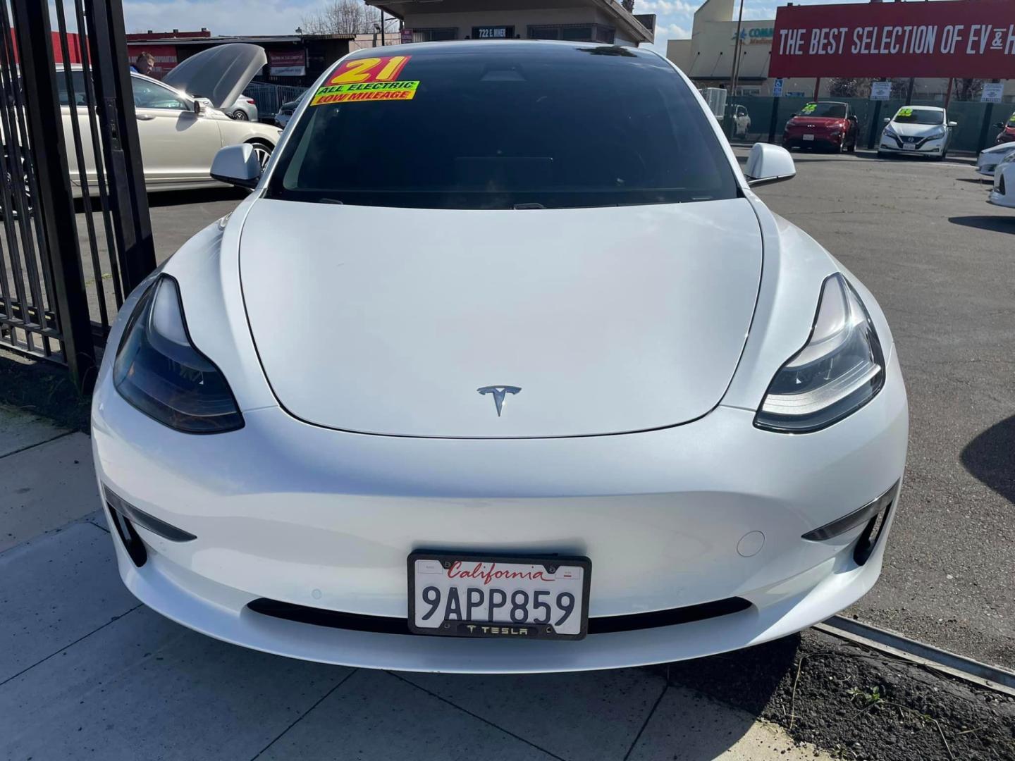 2021 WHITE /BLACK Tesla Model 3 Long Range (5YJ3E1EB8MF) with an ELECTRIC engine, 1A transmission, located at 744 E Miner Ave, Stockton, CA, 95202, (209) 944-5770, 37.956863, -121.282082 - PLUS TAXES AND FEES- Photo#2